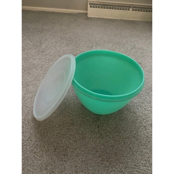 Vintage Tupperware Crisp It Green Lettuce Crisper Bowl With Lid - Picture 1 of 12